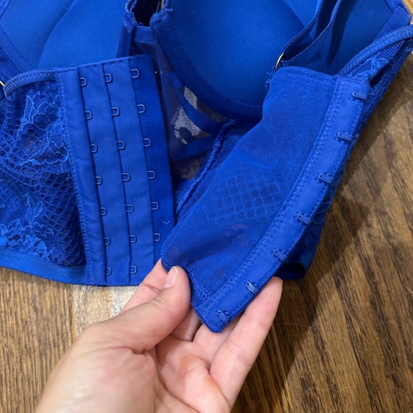 Victoria Secret Blue Bombshell Plunge Lingerie Bra Women Size 34A - Picture 6 of 6